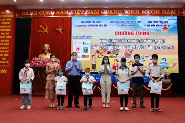 Hà Nội tặng quà Tết Trung thu cho 2.181 trẻ em có hoàn cảnh đặc biệt - Ảnh 3