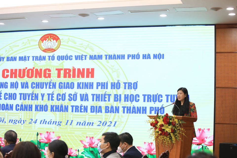 Hà Nội tiếp nhận và chuyển giao trên 20 tỷ đồng cho các quận, huyện phòng chống dịch - Ảnh 1