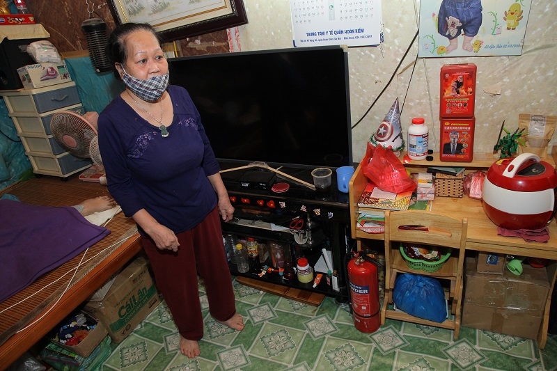 Quận Hoàn Kiếm: Đến tận nhà tặng bình cứu hoả, hướng dẫn phòng chống cháy nổ tại nhiều hộ dân - Ảnh 7