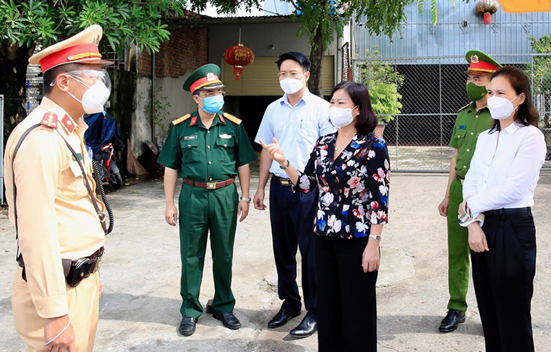 Phó Bí thư Thường trực Thành ủy Nguyễn Thị Tuyến: Tổ chức tiêm vaccine, xét nghiệm diện rộng an toàn, đúng quy định - Ảnh 3
