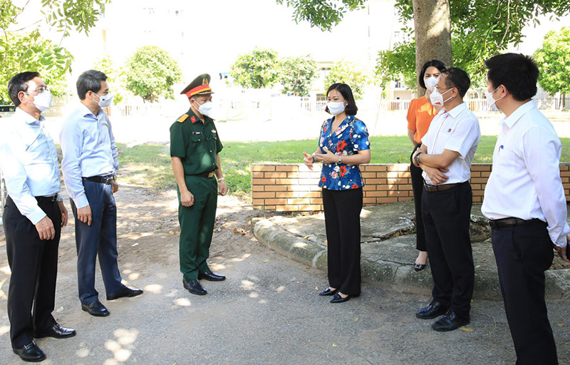 Phó Bí thư Thường trực Thành ủy Nguyễn Thị Tuyến: Đẩy nhanh xét nghiệm diện rộng cho các đối tượng có nguy cơ cao để sớm bóc tách F0 - Ảnh 1