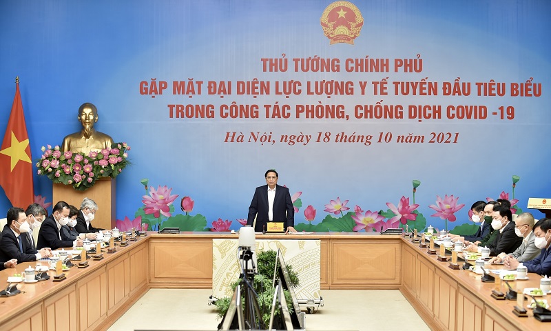 Thủ tướng Phạm Minh Chính: Không thể miêu tả hết gian lao, hy sinh thầm lặng của lực lượng tuyến đầu phòng chống dịch - Ảnh 2