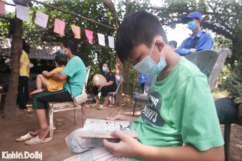 [Ảnh] "Siêu thị 0 đồng" tại Hà Nội: Lan toả yêu thương đến hơn 30 hộ dân lao động xóm Phao, dưới chân cầu Long Biên - Ảnh 3