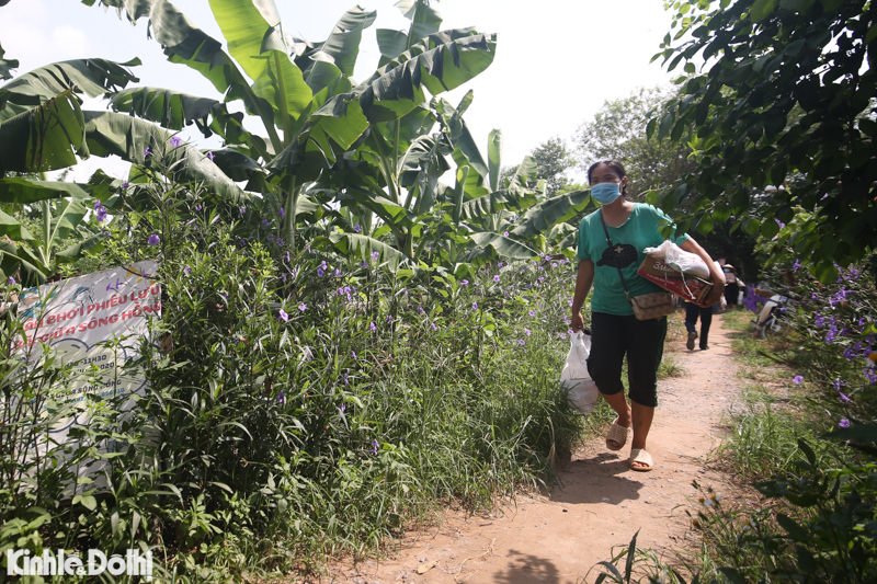 [Ảnh] "Siêu thị 0 đồng" tại Hà Nội: Lan toả yêu thương đến hơn 30 hộ dân lao động xóm Phao, dưới chân cầu Long Biên - Ảnh 9