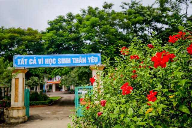 Huyện Thạch Thất: Giáo viên vượt đồi núi giúp học sinh học trực tuyến - Ảnh 1