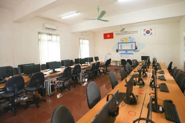 Huyện Thạch Thất: Giáo viên vượt đồi núi giúp học sinh học trực tuyến - Ảnh 2
