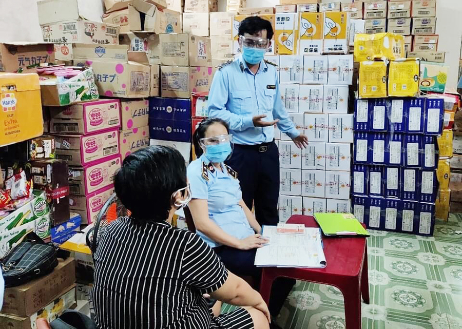 Đà Nẵng: Tạm giữ hơn 43.000 sản phẩm bánh, kẹo không hóa đơn, chứng từ - Ảnh 2