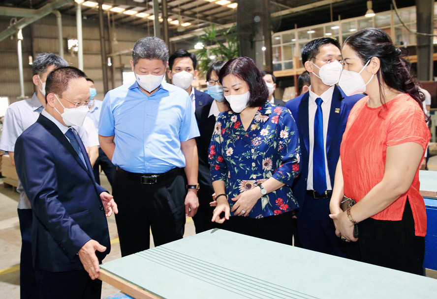 Hà Nội: Các doanh nghiệp thực hiện nghiêm mô hình sản xuất an toàn, không để đứt gãy chuỗi sản xuất - Ảnh 2