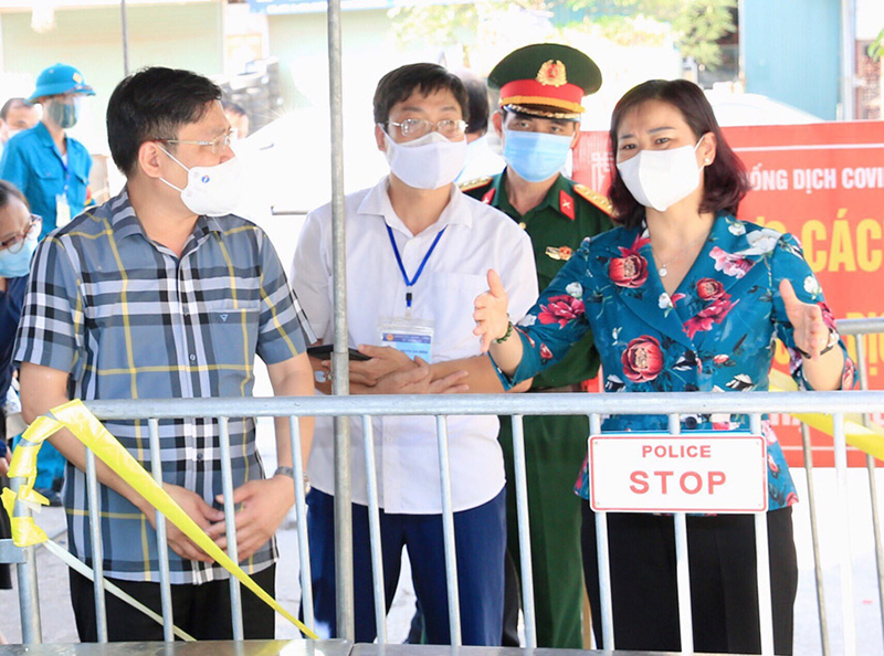 Phó Bí thư Thường trực Thành ủy Hà Nội Nguyễn Thị Tuyến: Huyện Thanh Trì khẩn trương xét nghiệm diện rộng, nhất là tại khu vực có nguy cơ cao - Ảnh 1