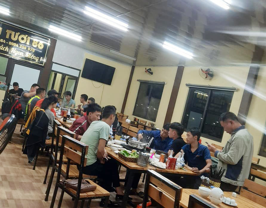 Bắc Giang: Dịch Covid-19 tái phát phức tạp, cửa hàng ăn uống tạm dừng phục vụ tại chỗ - Ảnh 1