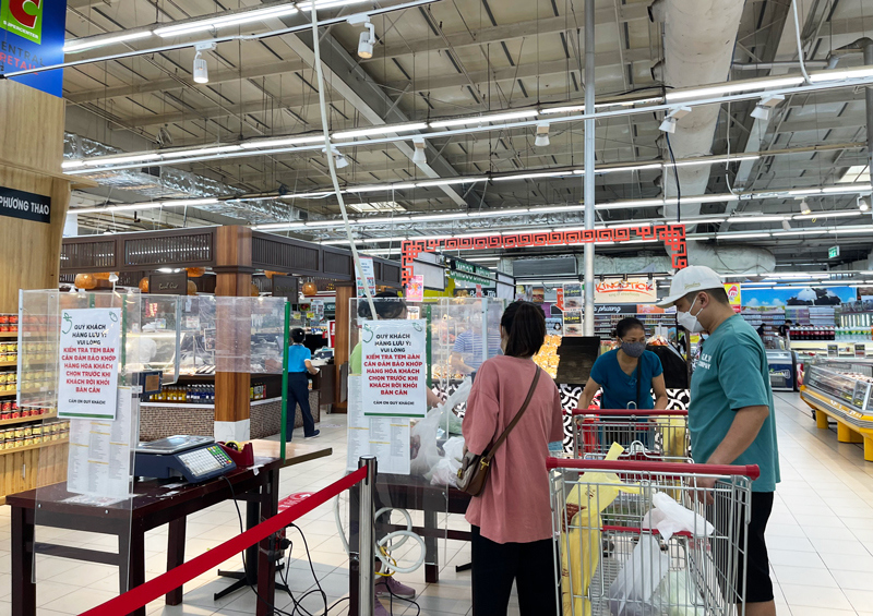 Hà Nội: Ngày đầu nghỉ lễ 2/9, siêu thị vắng người mua sắm - Ảnh 7