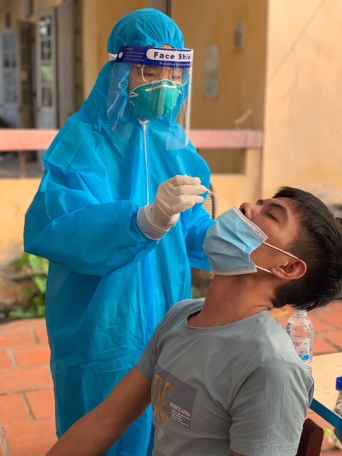 Huyện Thanh Oai: Dồn lực xét nghiệm diện rộng, tiêm vaccine phòng Covid-19 cho người dân - Ảnh 4