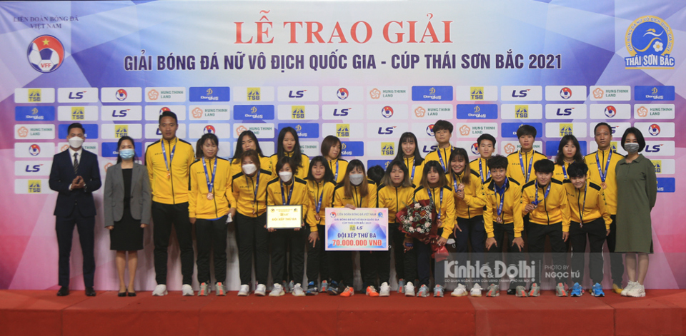[Ảnh] Huỳnh Như toả sáng giúp CLB TP Hồ Chí Minh đánh bại Hà Nội Watabe, vô địch giải bóng đá nữ VĐQG 2021 - Ảnh 10
