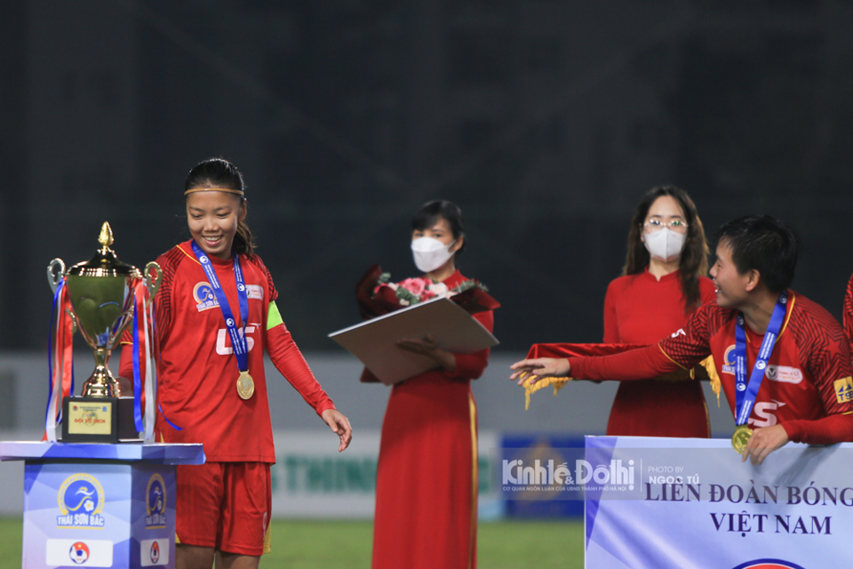 [Ảnh] Huỳnh Như toả sáng giúp CLB TP Hồ Chí Minh đánh bại Hà Nội Watabe, vô địch giải bóng đá nữ VĐQG 2021 - Ảnh 12