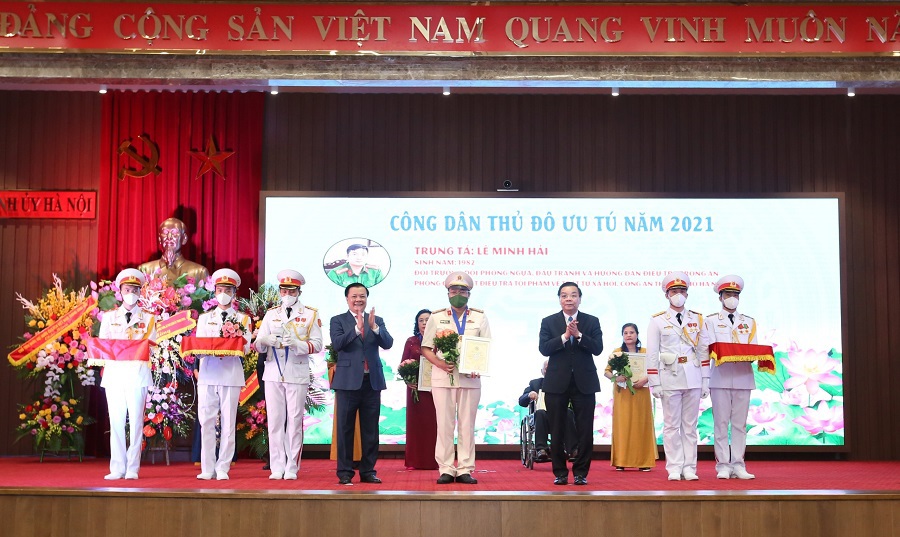 Hà Nội: Trao danh hiệu Anh hùng LLVTND cho Đoàn Thanh niên cứu quốc thành Hoàng Diệu và vinh danh "Công dân Thủ đô ưu tú" năm 2021 - Ảnh 7