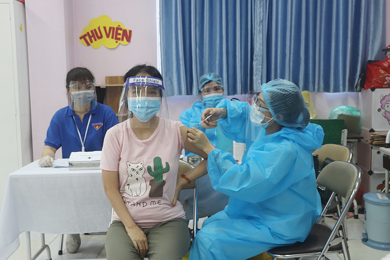 Hà Nội tiếp tục lập kỷ lục mới với hơn 573.000 mũi tiêm vaccine Covid-19 ngày 12/9 - Ảnh 1