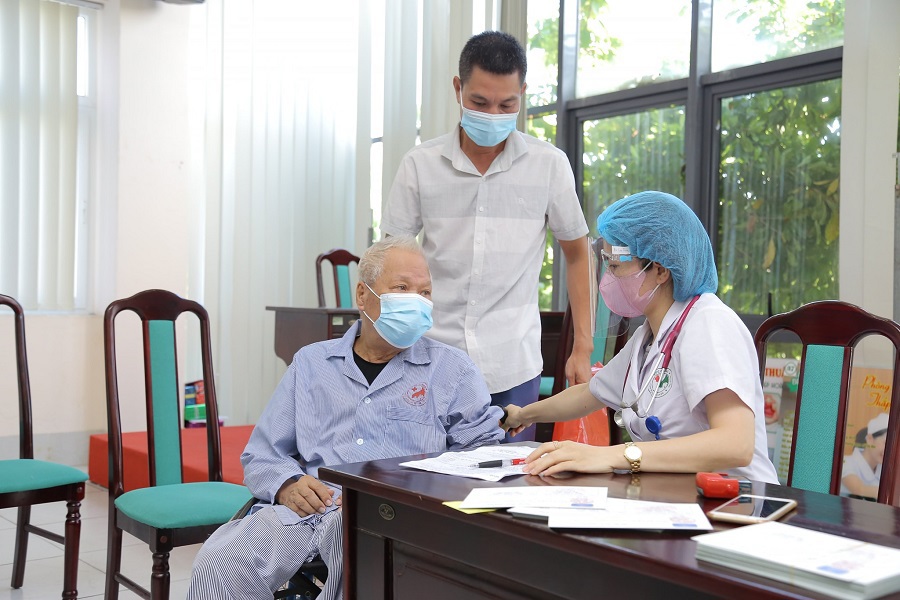 Hà Nội: Cơ sở y tế không được từ chối bệnh nhân đi từ vùng dịch đến khám - Ảnh 1
