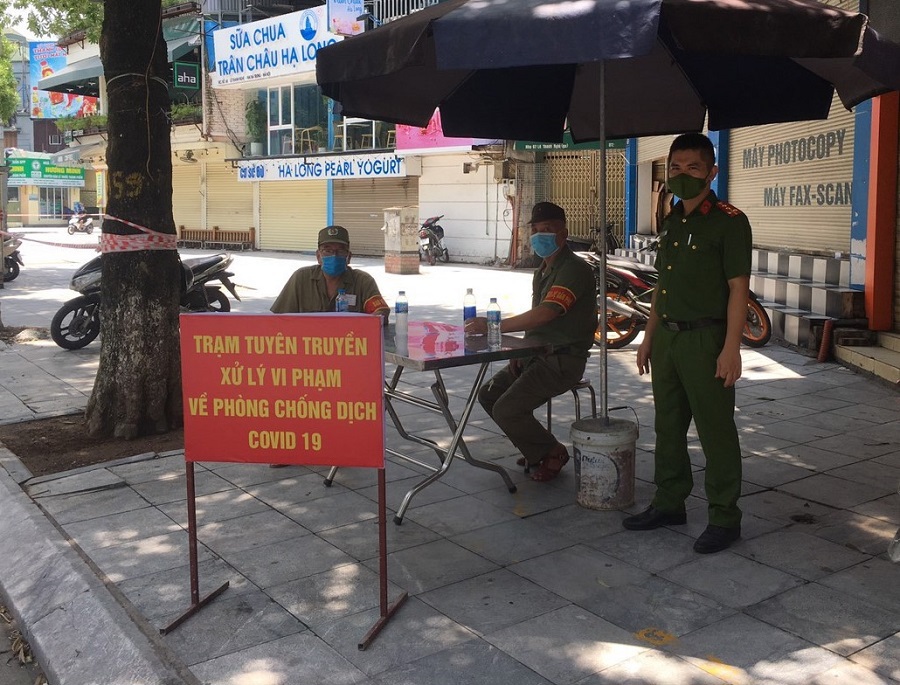 Quận Hai Bà Trưng: Triển khai thực chất, hiệu quả Bản đăng ký và cam kết “Gia đình an toàn Covid-19” - Ảnh 2