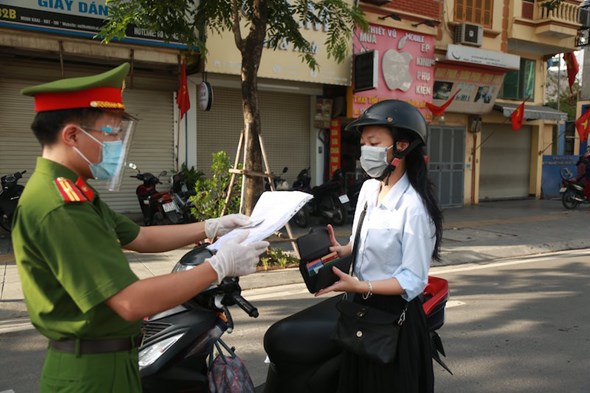 Chuyên gia hiến kế: Hà Nội nên cấp Giấy đi đường trực tuyến - Ảnh 1