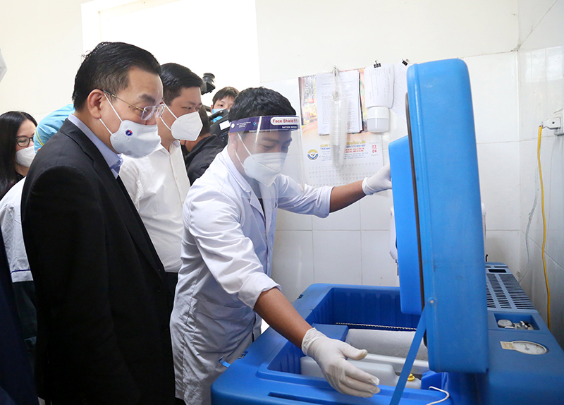Chủ tịch UBND TP Hà Nội Chu Ngọc Anh kiểm tra tại hai "điểm nóng" có chùm ca bệnh phức tạp - Ảnh 2