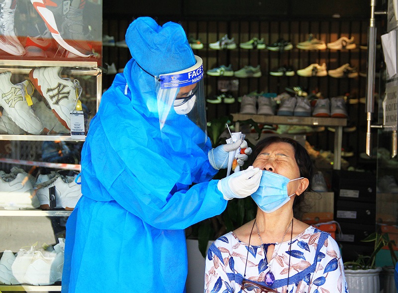 Việt Nam có thêm 8.800 ca nhiễm mới, 3.751 bệnh nhân khỏi bệnh, 298 ca Covid-19 tử vong - Ảnh 1