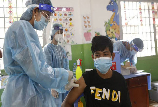 Campuchia quyết đạt miễn dịch cộng đồng vào cuối năm, ca nhiễm Covid-19 tại Thái Lan hạ nhiệt - Ảnh 1