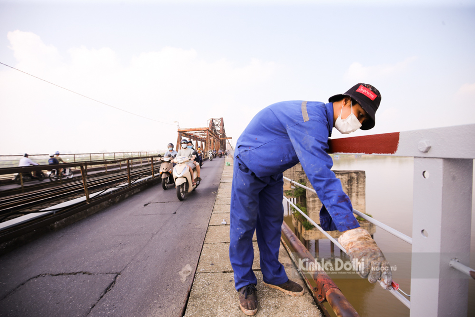 [Ảnh] Cầu Long Biên được bảo trì nhiều hạng mục, sẵn sàng thay "áo mới" - Ảnh 9