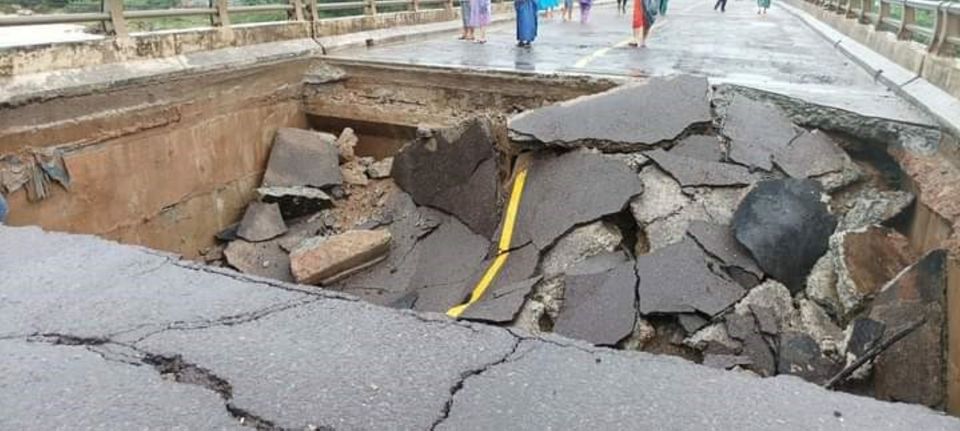 Sập cầu, giao thông qua Bình Định đi Phú Yên, các tỉnh Tây Nguyên bị tê liệt - Ảnh 3