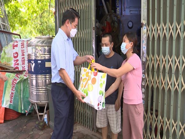 Hà Nội đã có 2,4 triệu người dân phấn khởi được nhận hỗ trợ trên 830 tỷ đồng - Ảnh 1