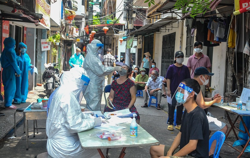 Việt Nam ghi nhận 9.716 ca nhiễm mới, 349 ca Covid-19 tử vong - Ảnh 1