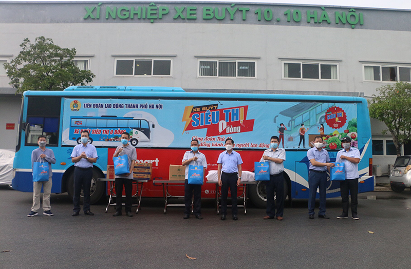Người lao động Tổng Công ty Vận tải Hà Nội đón nhận 500 Túi An sinh Công đoàn - Ảnh 1