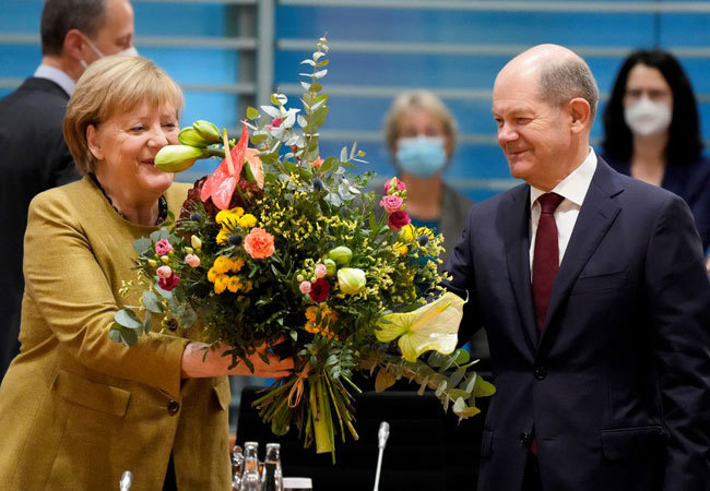 Ông Olaf Scholz được lựa chọn là người kế nhiệm bà Angela Merkel - Ảnh 1
