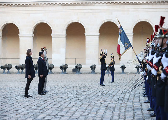 Lễ đón chính thức Thủ tướng Chính phủ Phạm Minh Chính thăm Cộng hòa Pháp - Ảnh 1