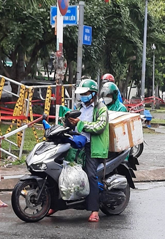 TP Hồ Chí Minh: Shipper được hoạt động liên quận và hiển thị tiêm vaccine trên ứng dụng - Ảnh 1