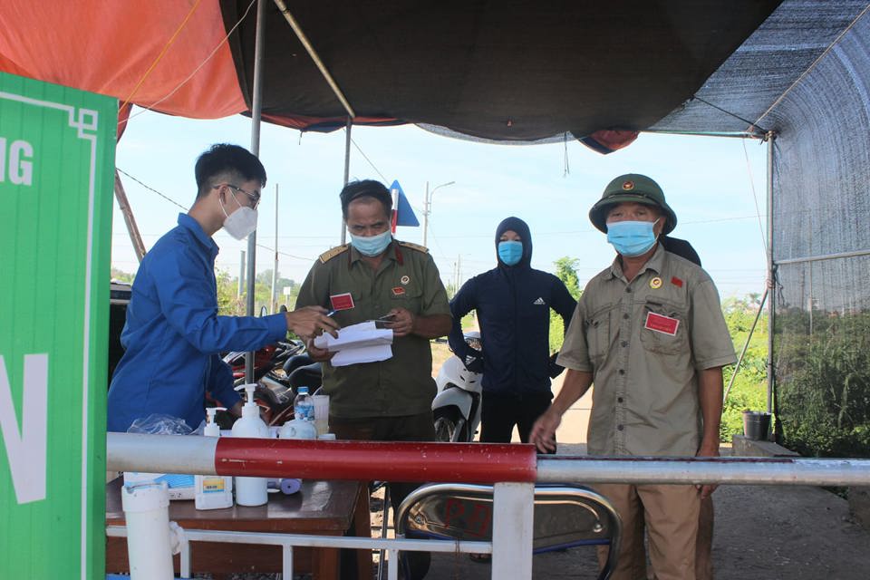 Huyện Gia Lâm: Kiểm soát chặt ổ dịch xã Kiêu Kỵ, tích cực triển khai các trạm y tế lưu động - Ảnh 2
