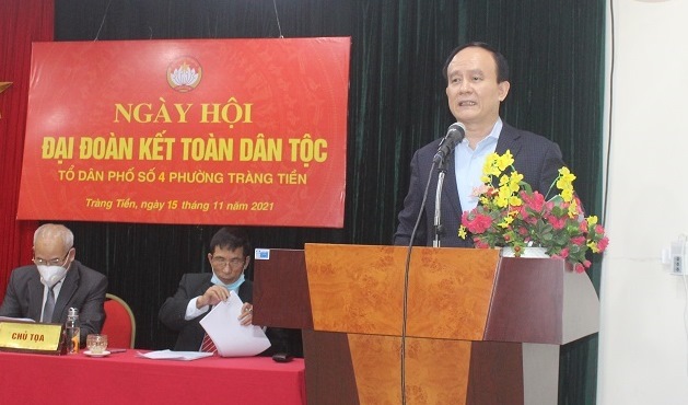 Chủ tịch HĐND TP Nguyễn Ngọc Tuấn chung vui với người dân phường Tràng Tiền trong Ngày hội đại đoàn kết - Ảnh 5