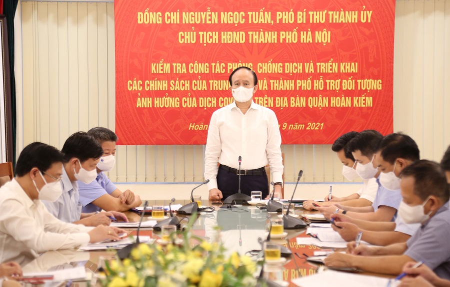 Chủ tịch HĐND TP Nguyễn Ngọc Tuấn kiểm tra tại quận Hoàn Kiếm: Phát huy hiệu quả các tổ tuần tra lưu động trong thực hiện giãn cách xã hội - Ảnh 3