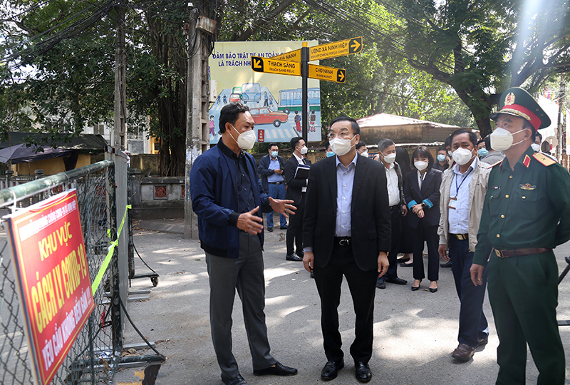 Chủ tịch UBND TP Hà Nội Chu Ngọc Anh kiểm tra tại hai "điểm nóng" có chùm ca bệnh phức tạp - Ảnh 1