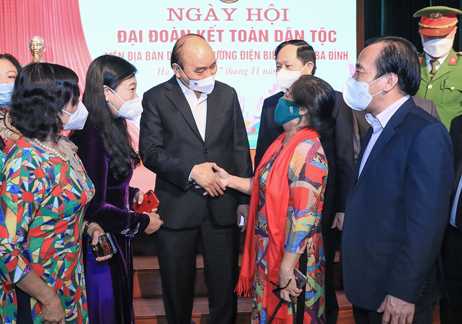Chủ tịch nước Nguyễn Xuân Phúc dự Ngày hội Đại đoàn kết với Nhân dân phường Điện Biên - Ảnh 1