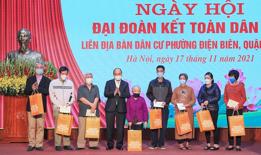 Chủ tịch nước Nguyễn Xuân Phúc dự Ngày hội Đại đoàn kết với Nhân dân phường Điện Biên - Ảnh 2