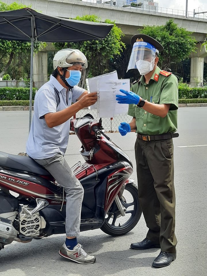 TP Hồ Chí Minh: Quét mã QR phát hiện 63 F0 lưu thông ngoài đường - Ảnh 1
