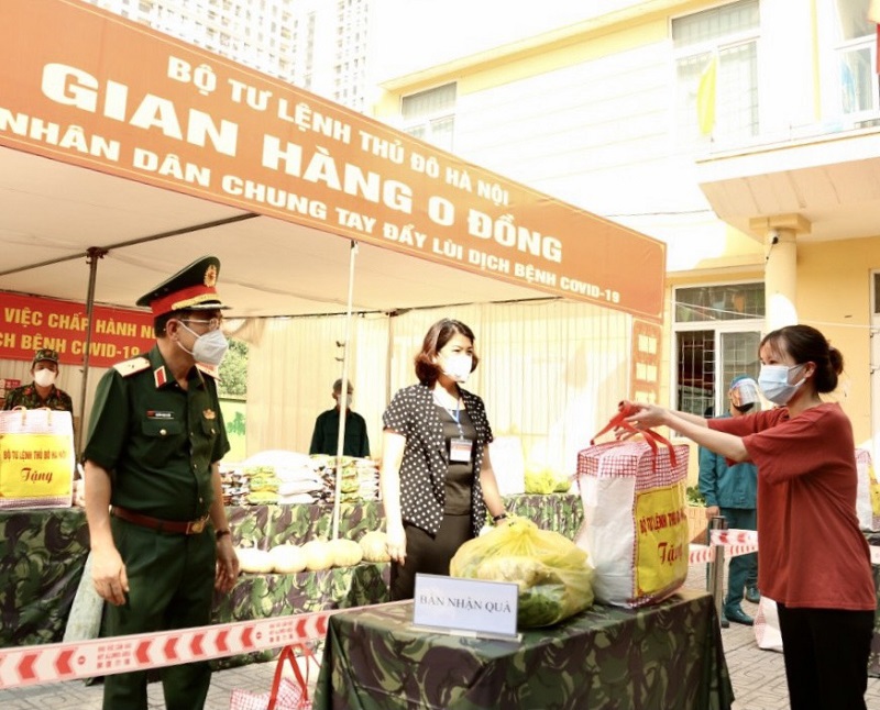 Hà Nội: Ấm tình quân dân từ ''Gian hàng 0 đồng'' của người lính giữa đại dịch - Ảnh 7