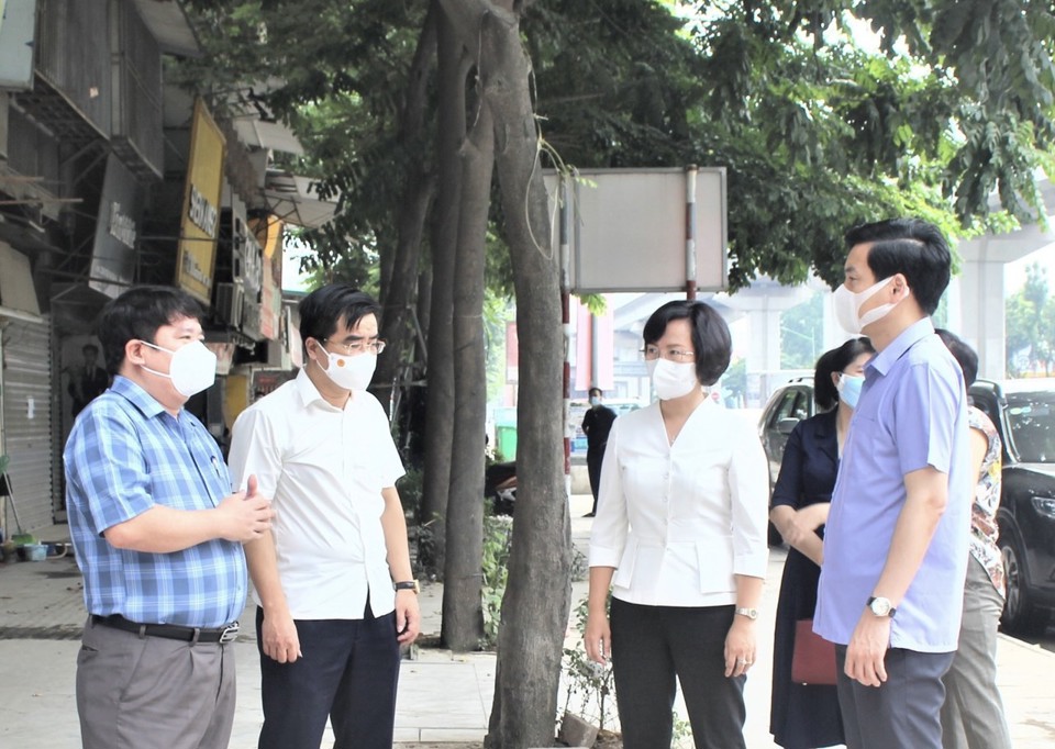 Trưởng ban Tuyên giáo Thành ủy Bùi Huyền Mai: Quận Thanh Xuân tiếp tục rà soát, không bỏ sót đối tượng cần hỗ trợ - Ảnh 1