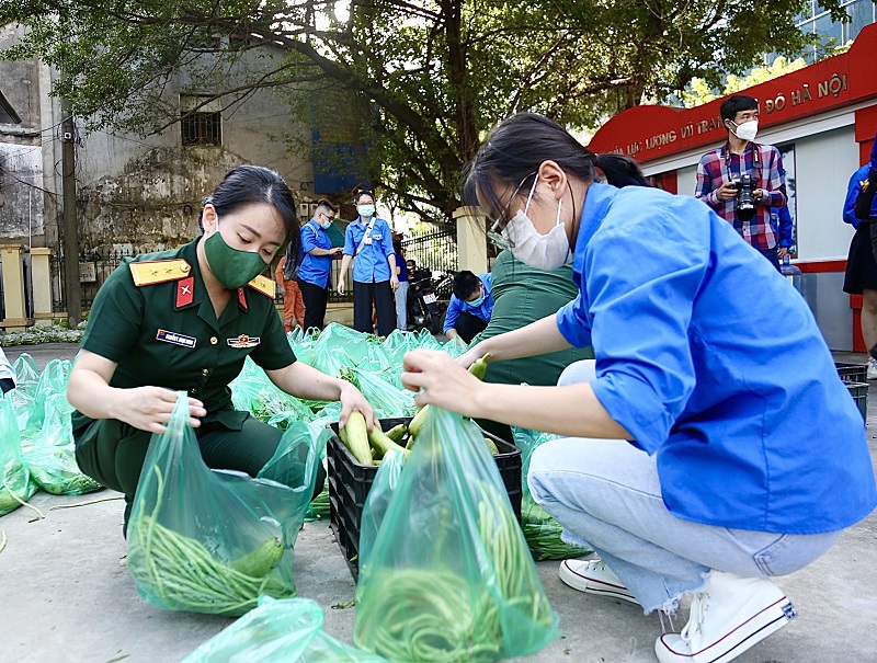 Quận Ba Đình: ''Gian hàng 0 đồng'' giúp đỡ người khó khăn, không để ai bị thiếu đói - Ảnh 6