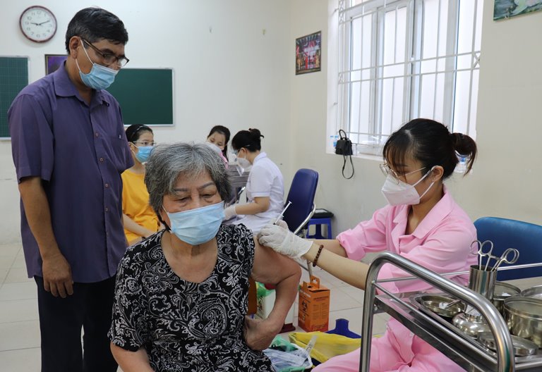 Quận Hoàng Mai: Nhân dân tích cực tiêm vaccine Vero Cell - Ảnh 6