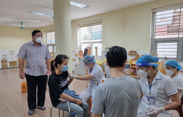 Quận Hoàng Mai: Nhân dân tích cực tiêm vaccine Vero Cell - Ảnh 1