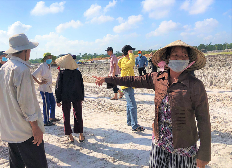 Quảng Nam: Người dân ngăn cản thi công dự án khu công nghiệp Tam Thăng 2 để đòi đền bù - Ảnh 1