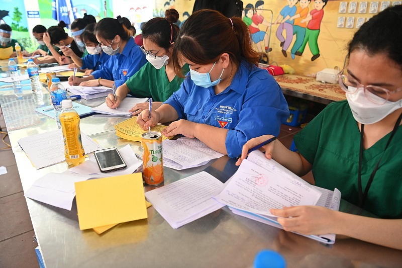 Quận Hoàn Kiếm: Người lao động tự do phấn khởi được tiêm vaccine Covid-19 - Ảnh 6