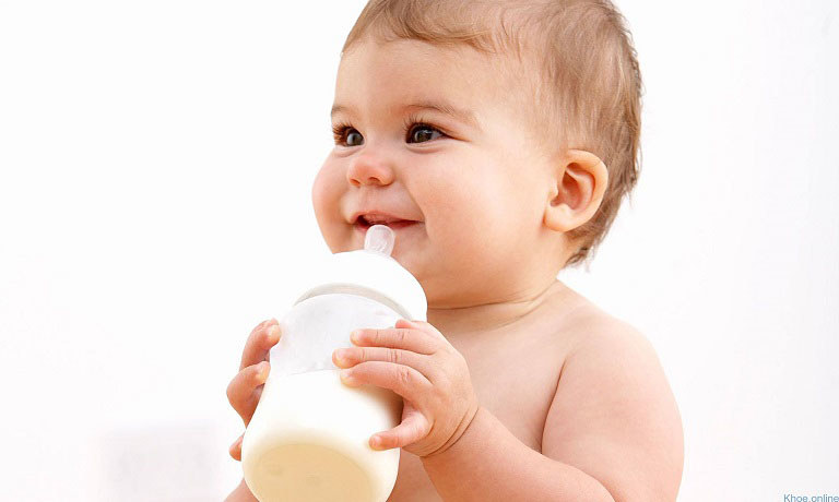Chọn sữa nào cho bé dị ứng sữa bò - Ảnh 1