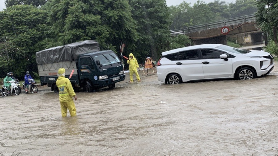 Vì sao Đại lộ Thăng Long ngập úng khi mưa lớn? - Ảnh 1